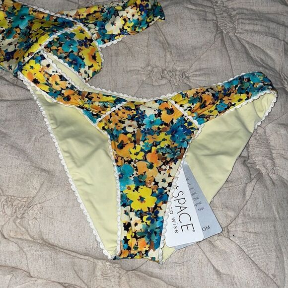 6 LSpace Gizelle Top & Cheeky Bottom Revolve NWT Izzy’s Too Retail 378.00 - Picture 7 of 11